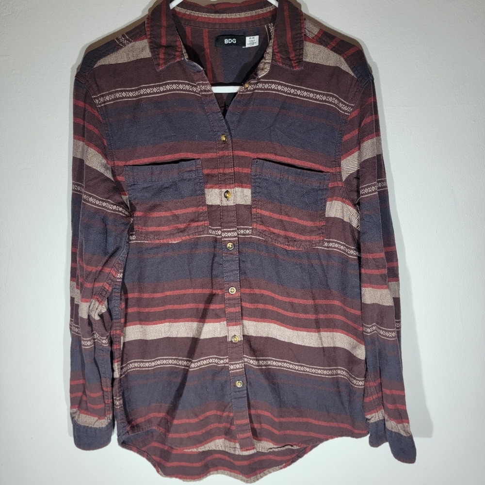 🦊URBAN OUTFITTERS BDG BUTTON AZTEC BUTTON DOWN🦊